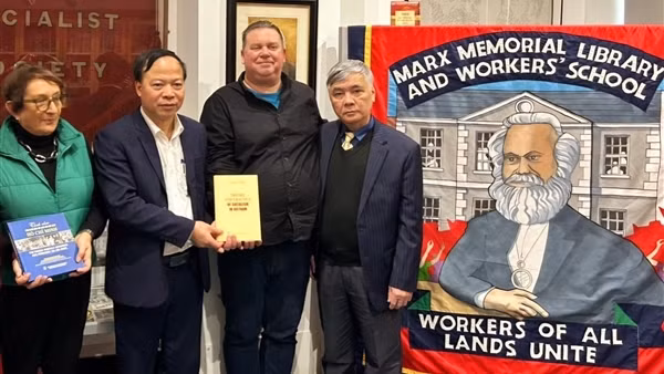 Chuyện tặng sách của Tổng Bí thư Nguyễn Phú Trọng cho Thư viện Karl Marx