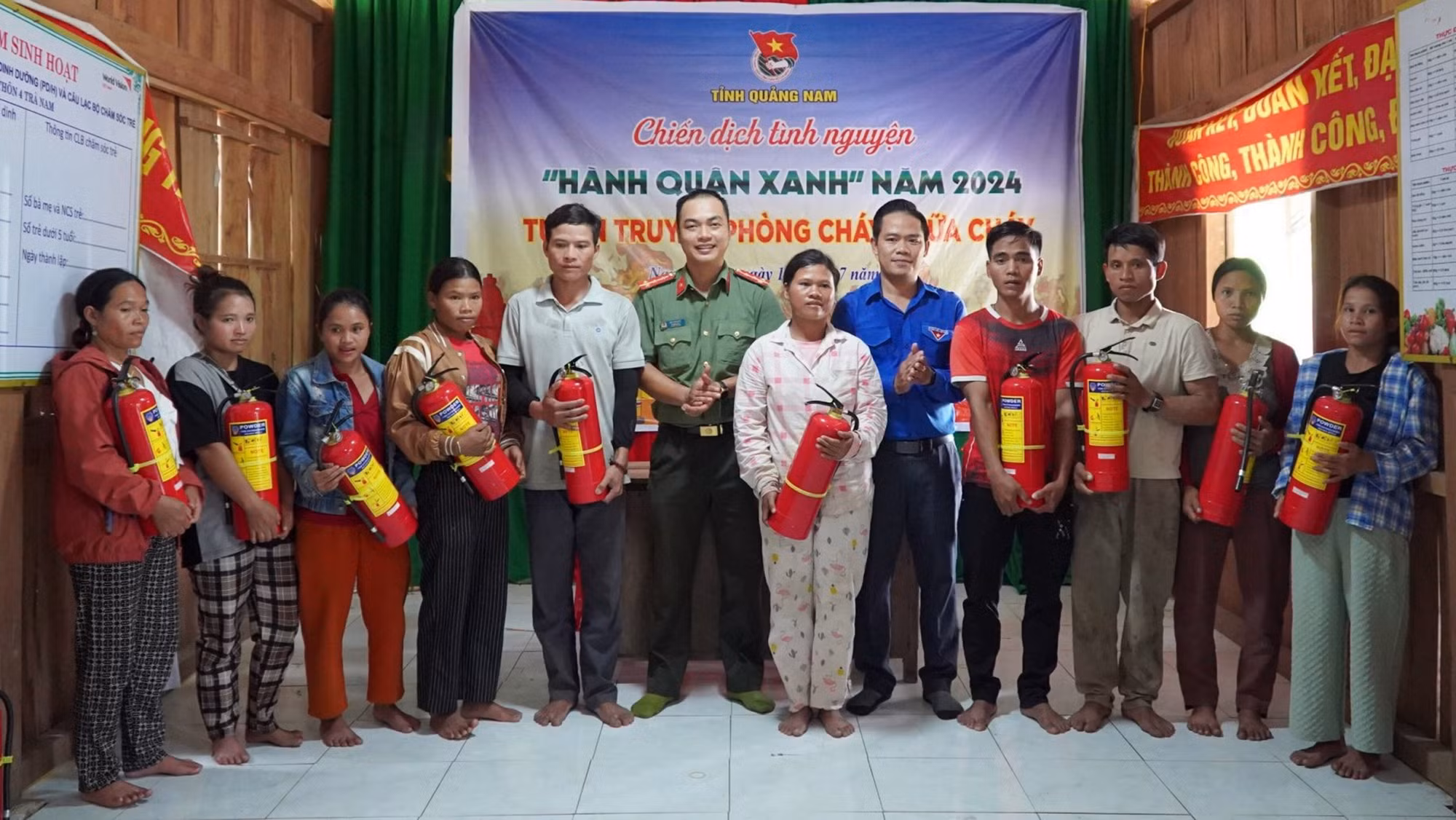 Tuổi trẻ Công an Quảng Nam “Hành quân xanh” về vùng cao Nam Trà My -0