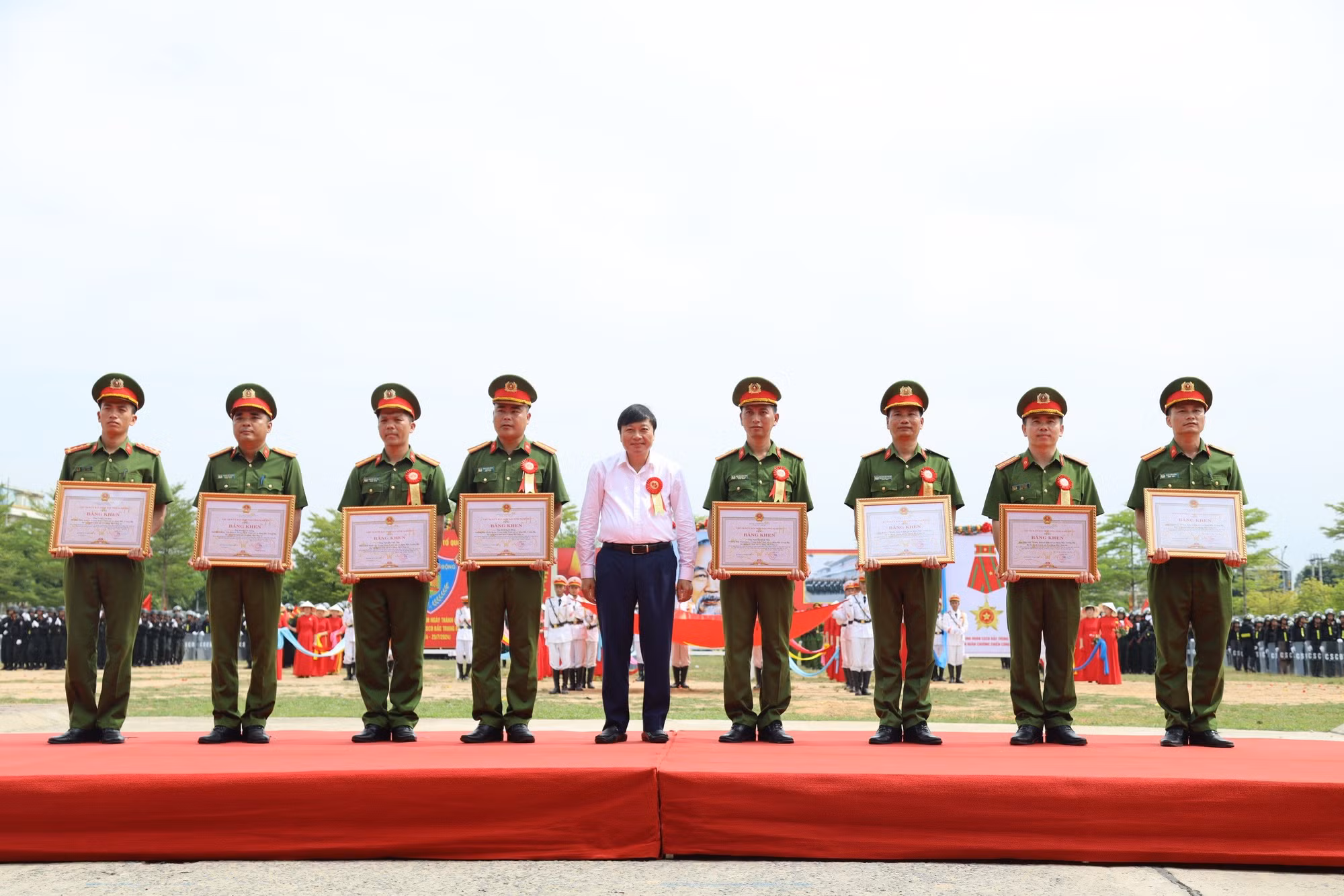 Trung đoàn Cảnh sát Cơ động Bắc Trung Bộ: Vinh dự đón nhận Huân chương Chiến công hạng Ba -0