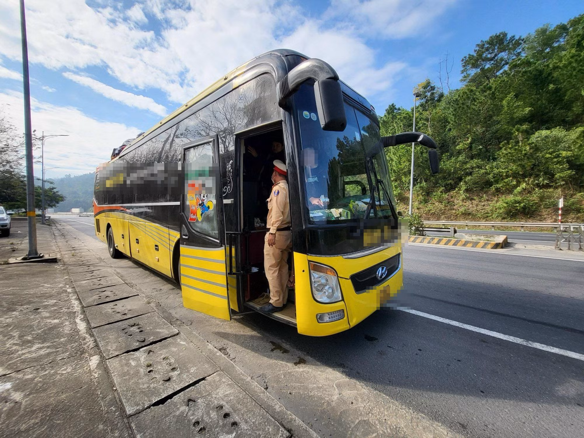 Đà Nẵng: Trích xuất giám sát hành trình “lộ” loạt xe khách của doanh nghiệp vận tải du lịch quá tốc độ liên tiếp nhiều lần -0