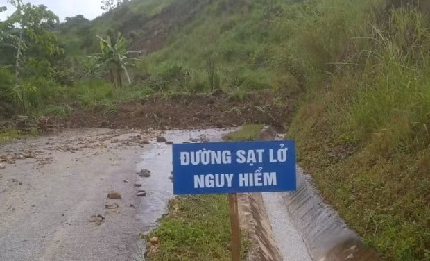 Mưa lũ làm hư hỏng, sạt lở nhiều công trình dân sinh ở Thanh Hoá -0