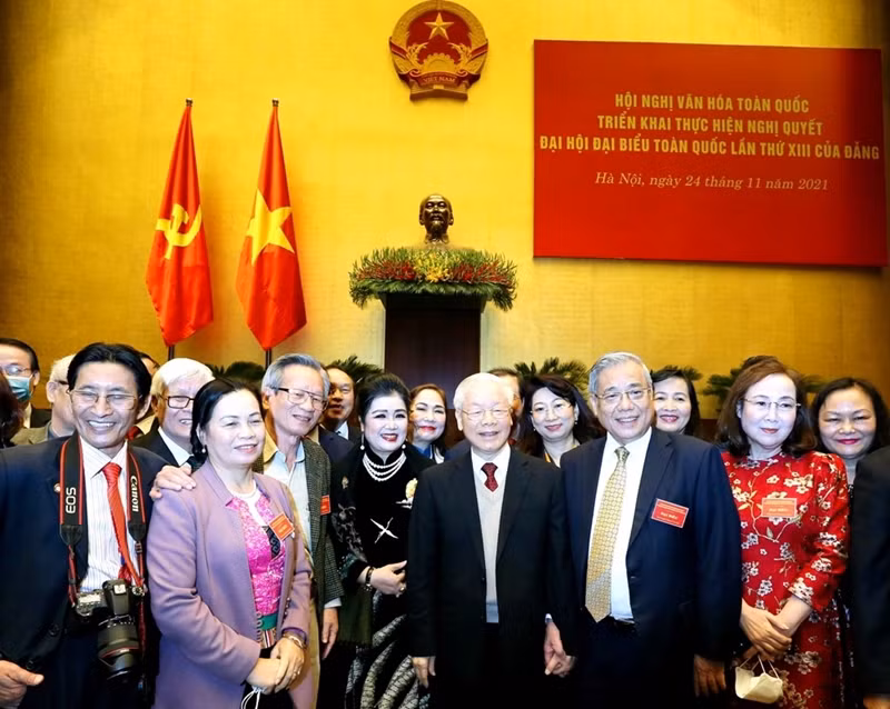 t%3fng bí thu nguy%3fn phú tr%3fng v%3fi các van ngh%3f si và d%3fi bi%3fu t%3fi h%3fi ngh%3f van hoá toàn qu%3fc nam 2021..jpg -0