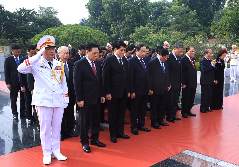Lãnh đạo Đảng, Nhà nước và Bộ Công an viếng Chủ tịch Hồ Chí Minh và các Anh hùng liệt sĩ -0