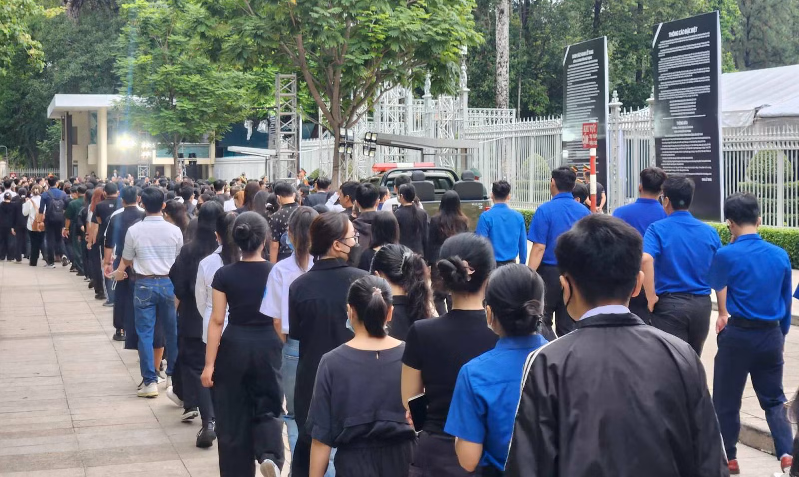 Ngày Quốc tang thứ hai, người dân vẫn xếp hàng dài viếng Tổng Bí thư Nguyễn Phú Trọng -0