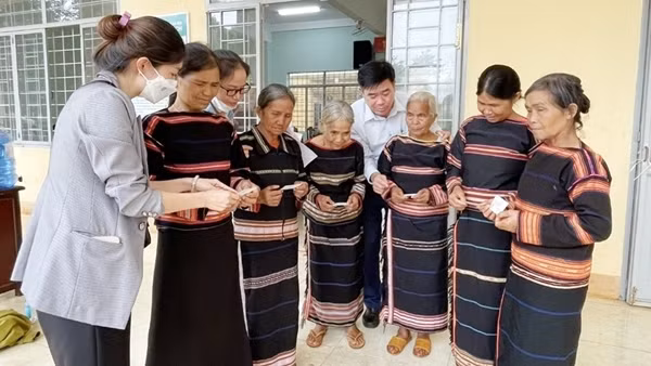 Hỗ trợ đóng BHYT cho đồng bào dân tộc thiểu số ở Gia Lai