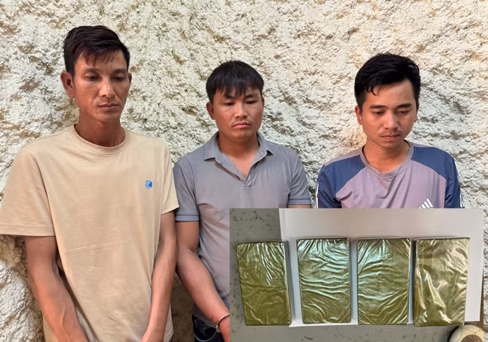 Mua ma túy từ biên giới mang đi tiêu thụ, 3 đối tượng bị bắt giữ -0