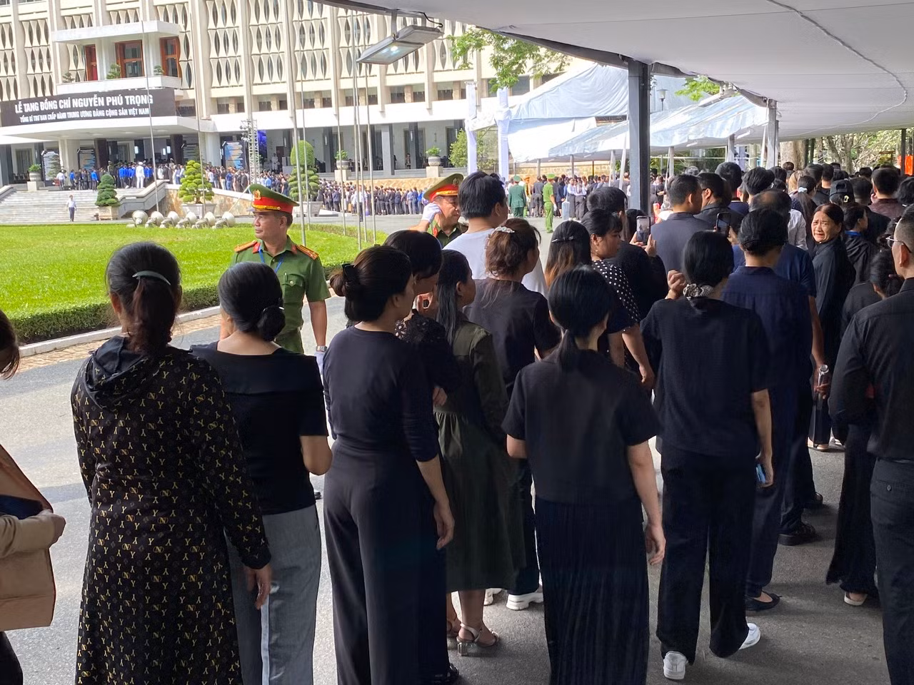 Chúng tôi đến đã tiễn Tổng Bí thư Nguyễn Phú Trọng lần cuối -0
