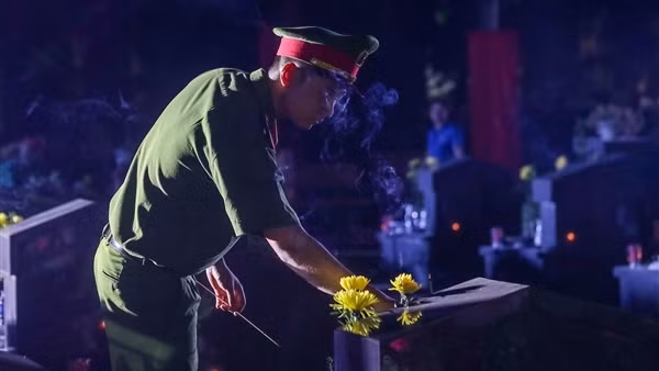 Thắp nến tri ân các anh hùng liệt sĩ