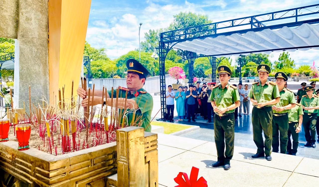 Văn phòng Bộ Công an tổ chức hoạt động về nguồn tại Quảng Trị