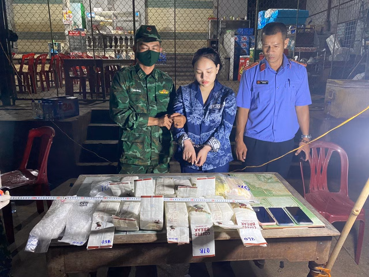 Bắt giữ vụ vận chuyển 40 bánh heroin và 15kg ma túy từ Lào về Việt Nam -0