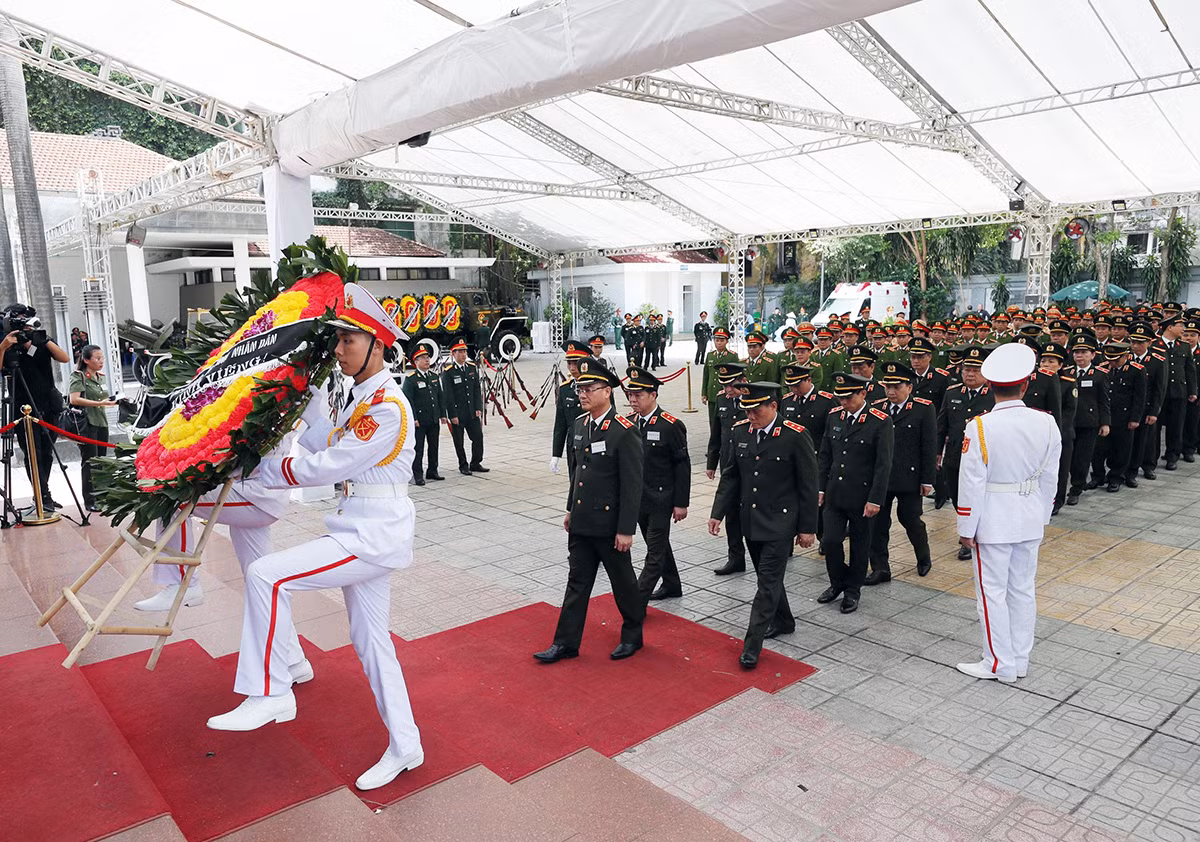 Ngày Quốc tang thứ hai, người dân vẫn xếp hàng dài viếng Tổng Bí thư Nguyễn Phú Trọng -0