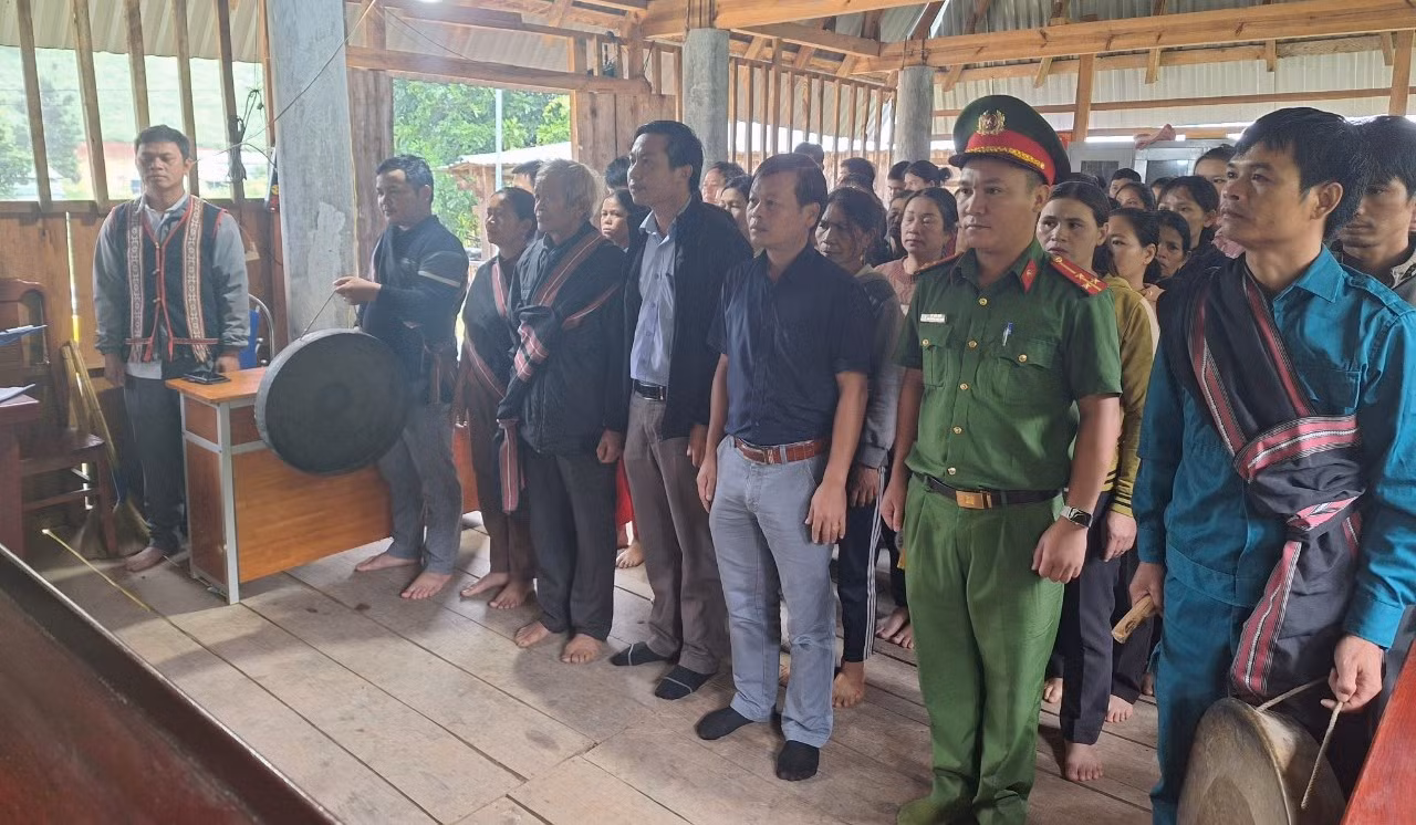 Ngày Quốc tang thứ hai, người dân vẫn xếp hàng dài viếng Tổng Bí thư Nguyễn Phú Trọng -0