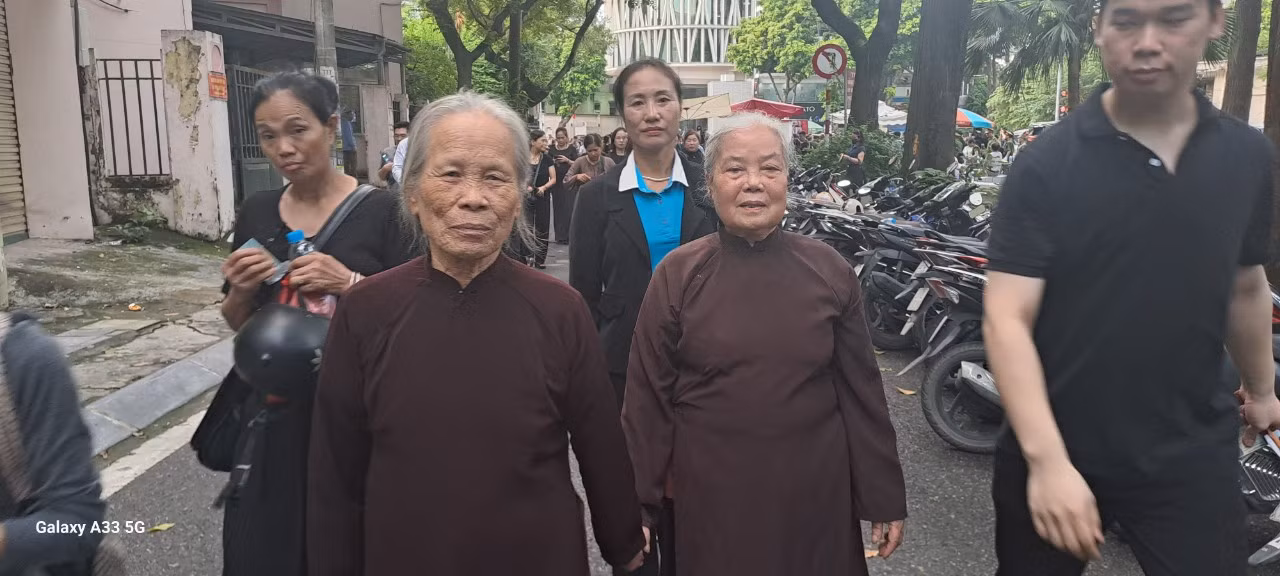 Người dân đổ dồn về Nhà tang lễ Quốc gia viếng Tổng Bí thư Nguyễn Phú Trọng -0