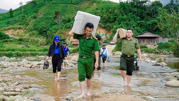 Tuổi trẻ Công an Quảng Nam “Hành quân xanh” về vùng cao Nam Trà My