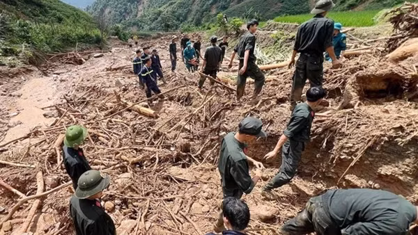 Tìm thấy 1 thi thể bị lũ quét cuốn trôi tại Mường Pồn