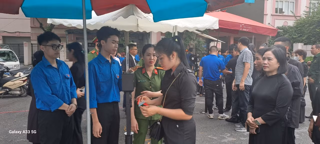 Người dân đổ dồn về Nhà tang lễ Quốc gia viếng Tổng Bí thư Nguyễn Phú Trọng -0