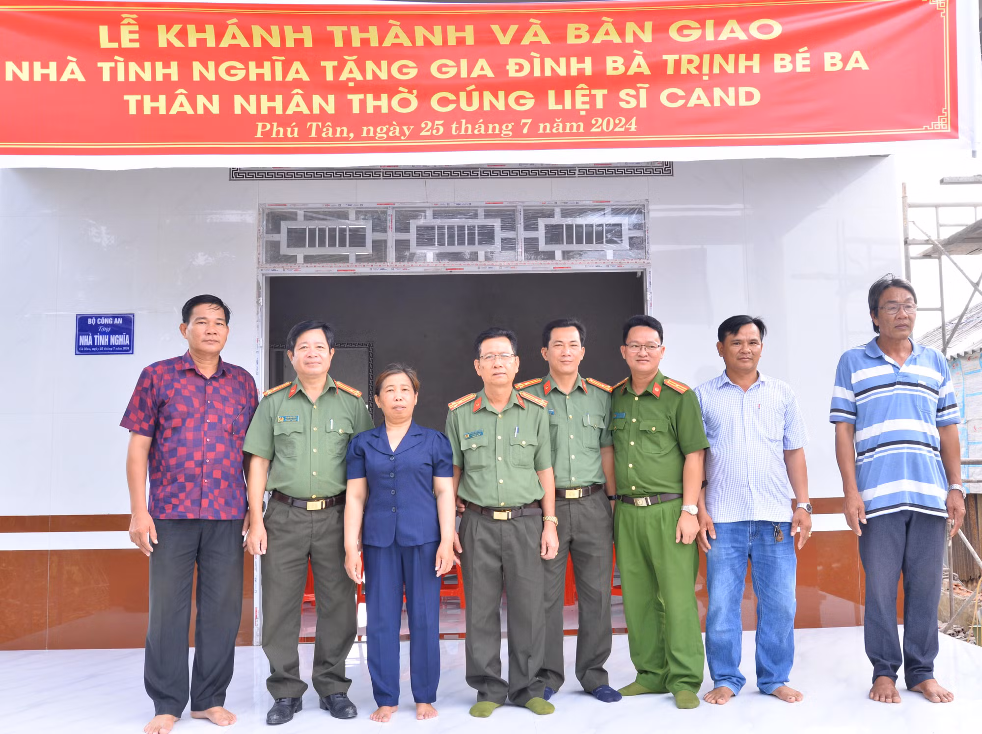  Công an tỉnh Cà Mau bàn giao nhà tình nghĩa cho 4 gia đình chính sách -0