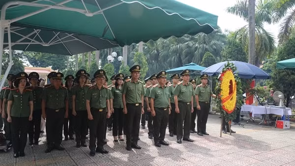 Cục Truyền thông CAND dâng hương tưởng nhớ, tri ân các Anh hùng liệt sĩ