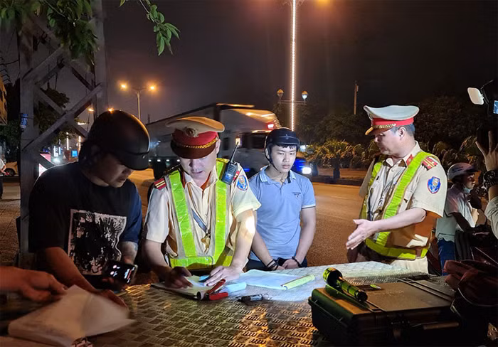 Xử lý nghiêm vi phạm nồng độ cồn và hành vi giao xe cho người không đủ điều kiện -0