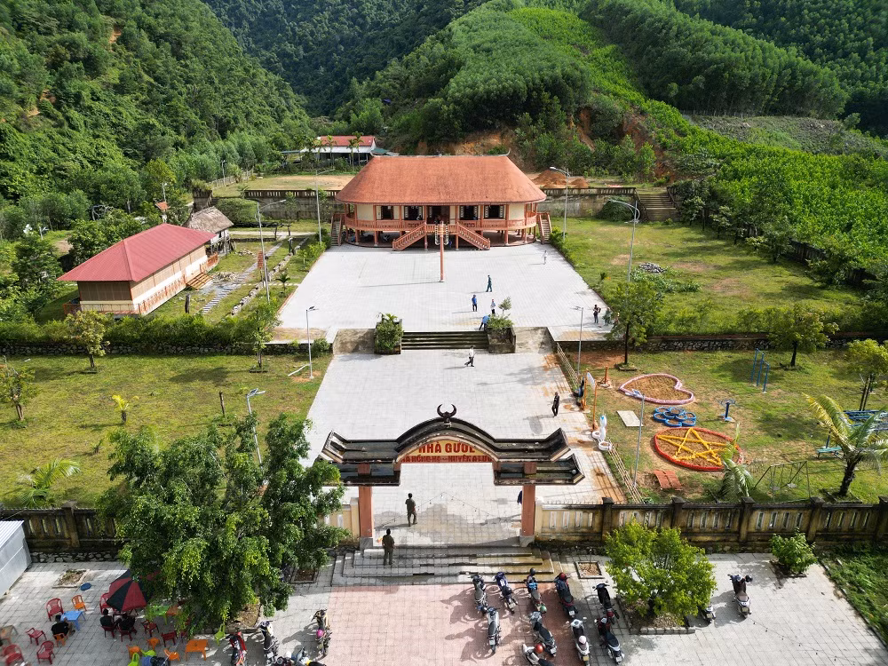 Đồng bào dân tộc thiểu số ở đại ngàn Trường Sơn tiếc thương Tổng Bí thư -0