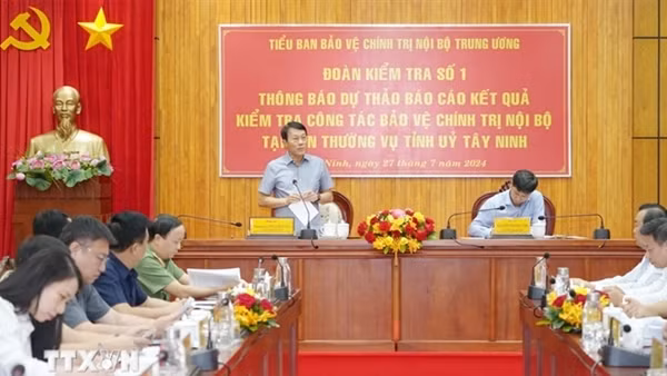 Bộ trưởng Lương Tam Quang làm việc với Ban Thường vụ Tỉnh ủy Tây Ninh về bảo vệ chính trị nội bộ