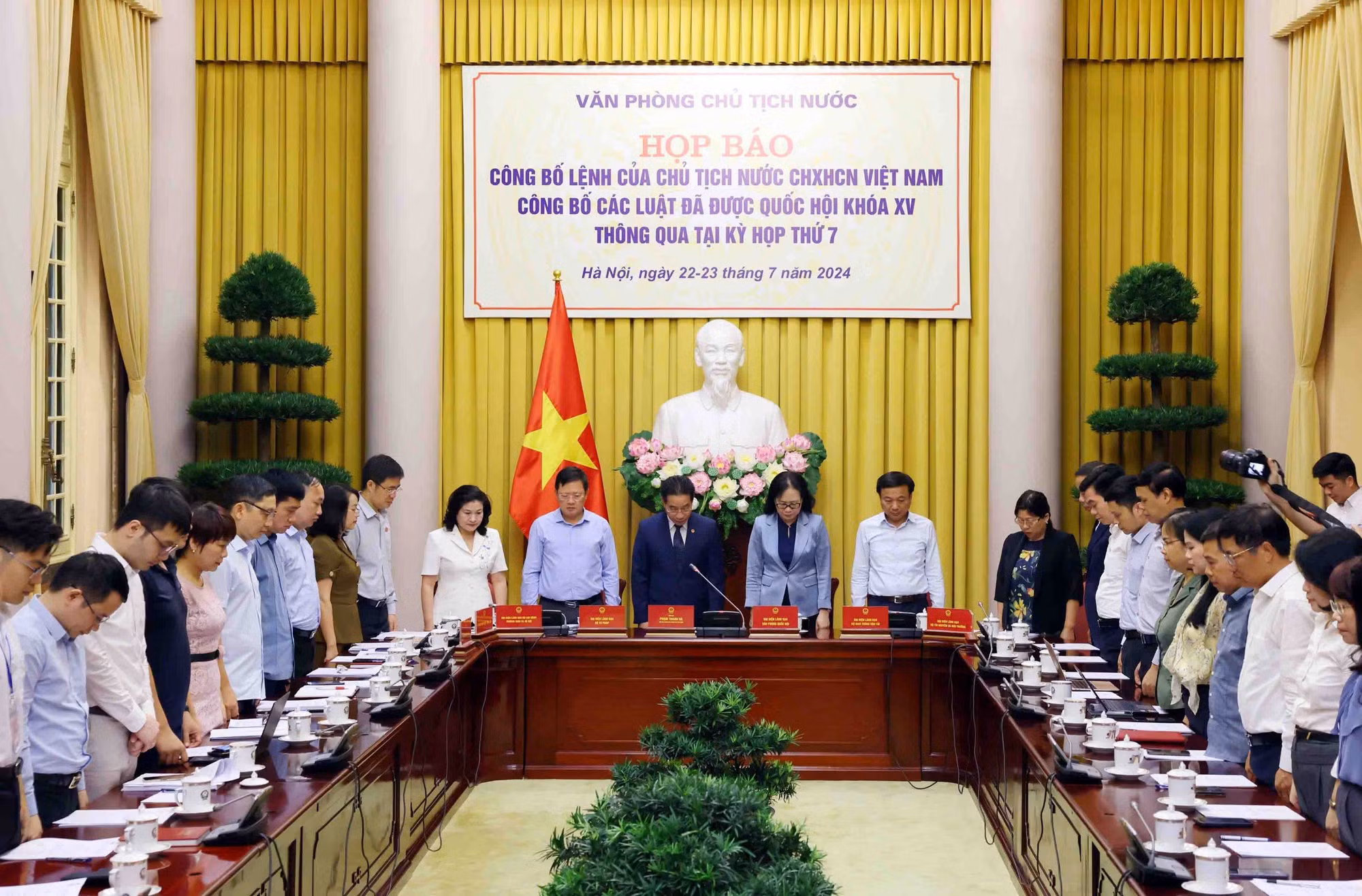 tưởng niệm.jpg -0