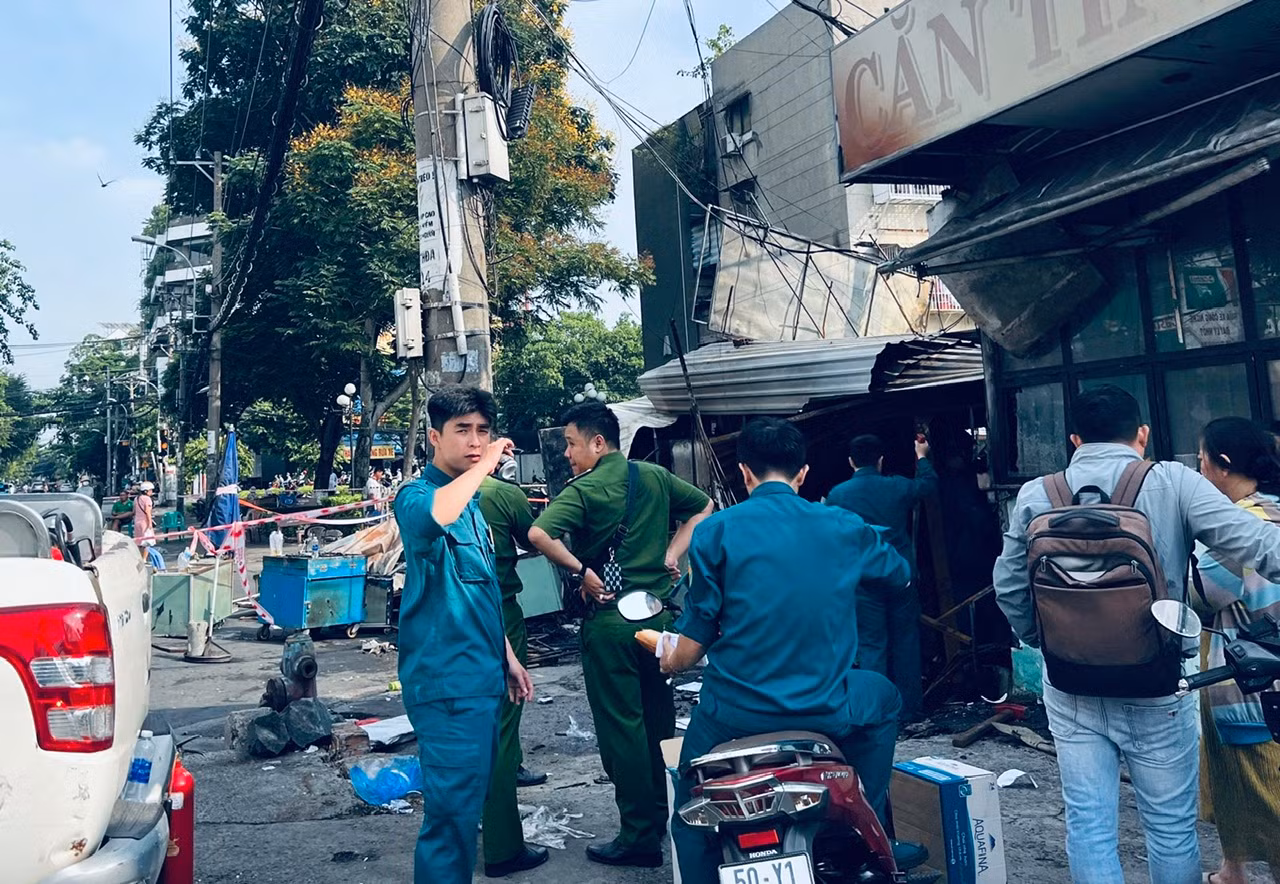 Thiệt hại hàng tỉ đồng sau vụ cháy 7 ki-ốt trước chợ Thanh Đa -0
