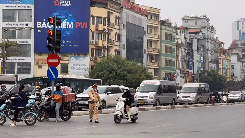 Hà Nội: Sau rà soát sửa chữa, thay thế hơn 1.200 bộ đèn tín hiệu giao thông -0