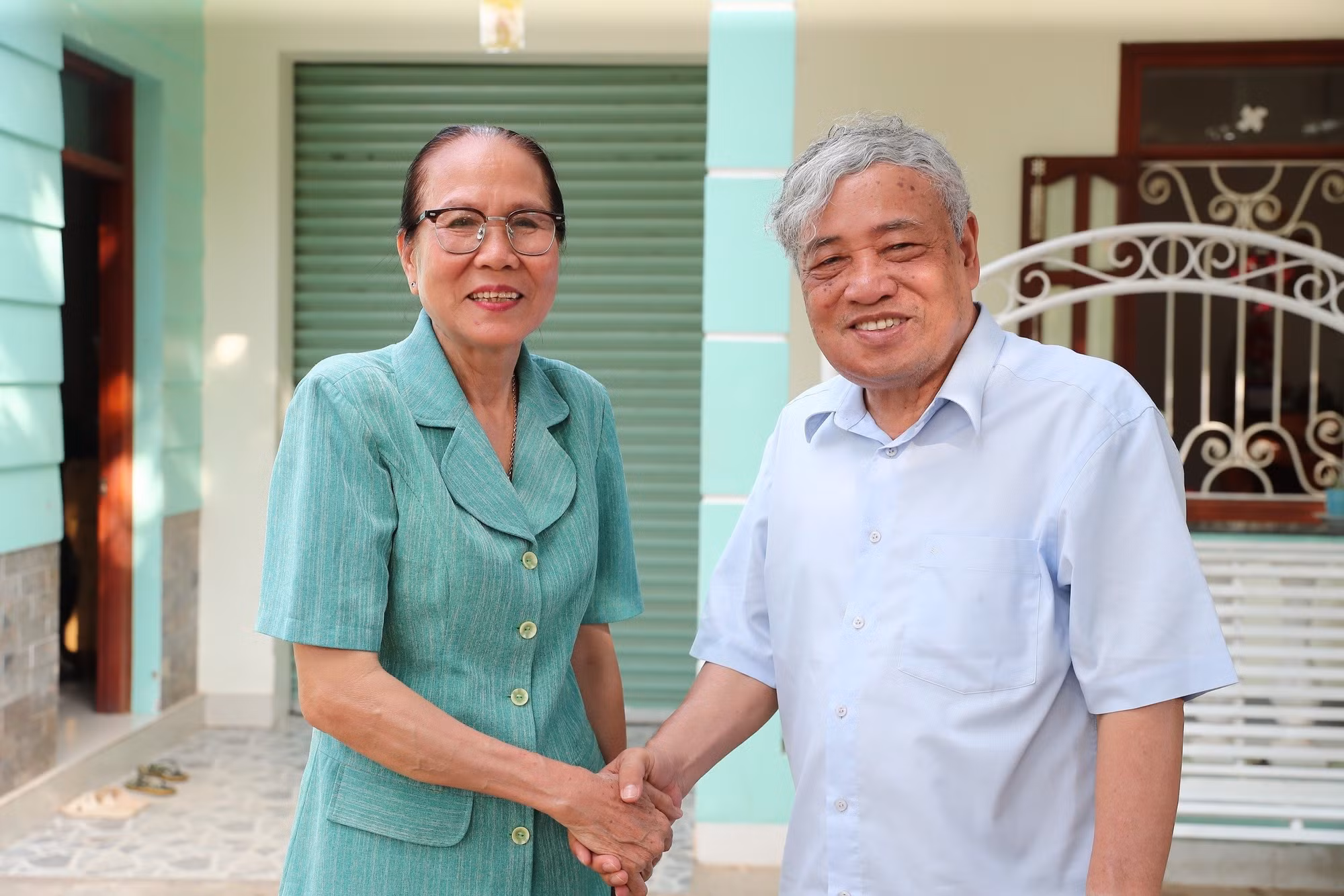 Những người phụ nữ thời lửa đạn -0
