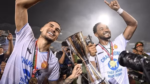 Cầu thủ Brazil và hai mảng màu đối lập ở V.League