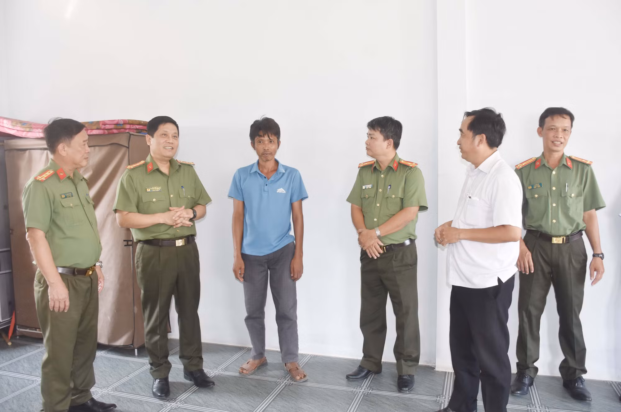 Những mái ấm của tình dân tộc, nghĩa đồng bào -0