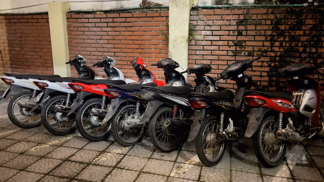 Bắt nhóm thanh, thiếu niên thực hiện hàng loạt vụ “đá xế” tại cửa hàng kinh doanh -0