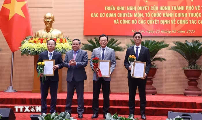 Tạm dừng bổ nhiệm, luân chuyển cán bộ tới khi hoàn thành sáp nhập, hợp nhất một số tỉnh -0