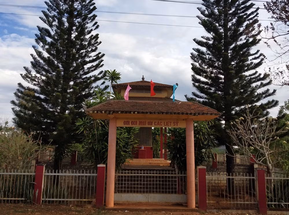 Nữ anh hùng ở ngôi làng anh hùng -0