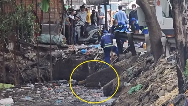 Đi bỏ rác, phát hiện thi thể người phụ nữ dưới kênh