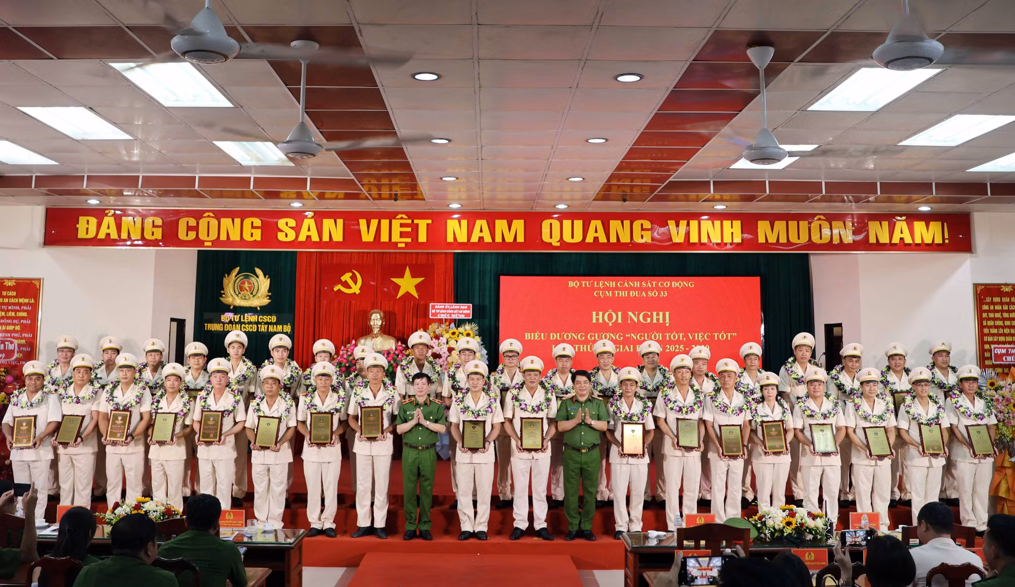 Cụm thi đua số 33 – Bộ Tư lệnh CSCĐ biểu dương, tôn vinh 80 gương “người tốt, việc tốt” -0