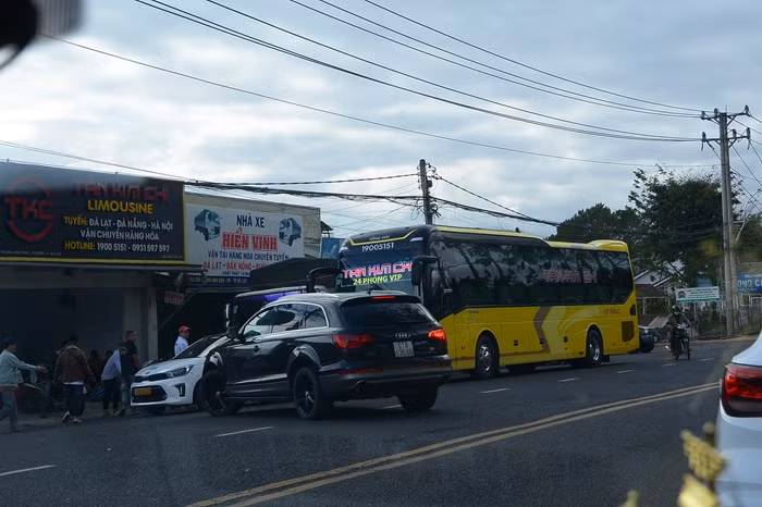 Giám đốc Công an tỉnh Lâm Đồng chỉ đạo xử lý nghiêm xe khách vi phạm -0