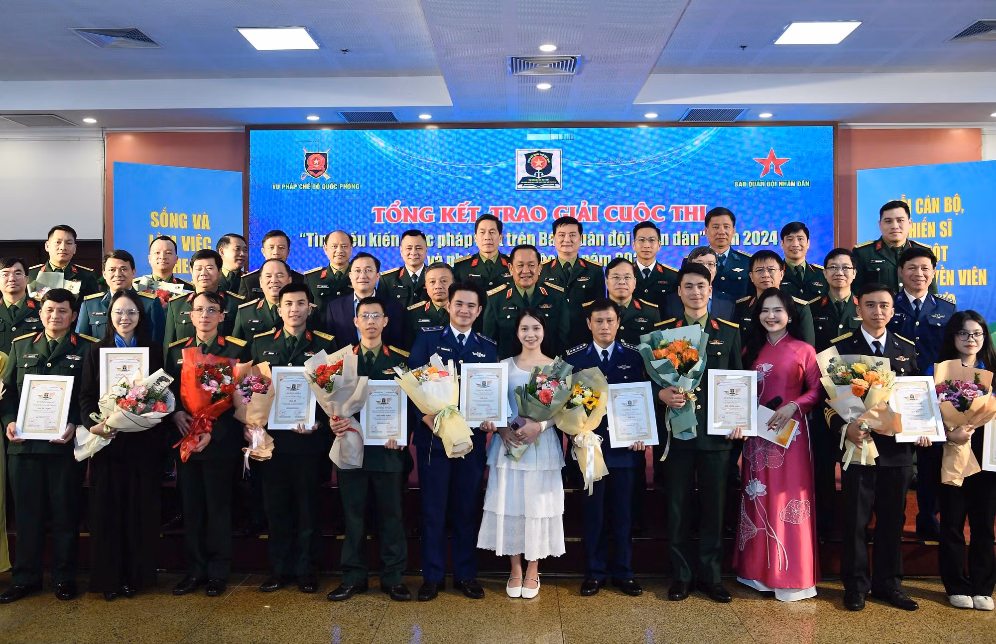 Trao giải Cuộc thi “Tìm hiểu kiến thức pháp luật trên Báo Quân đội nhân dân” -0