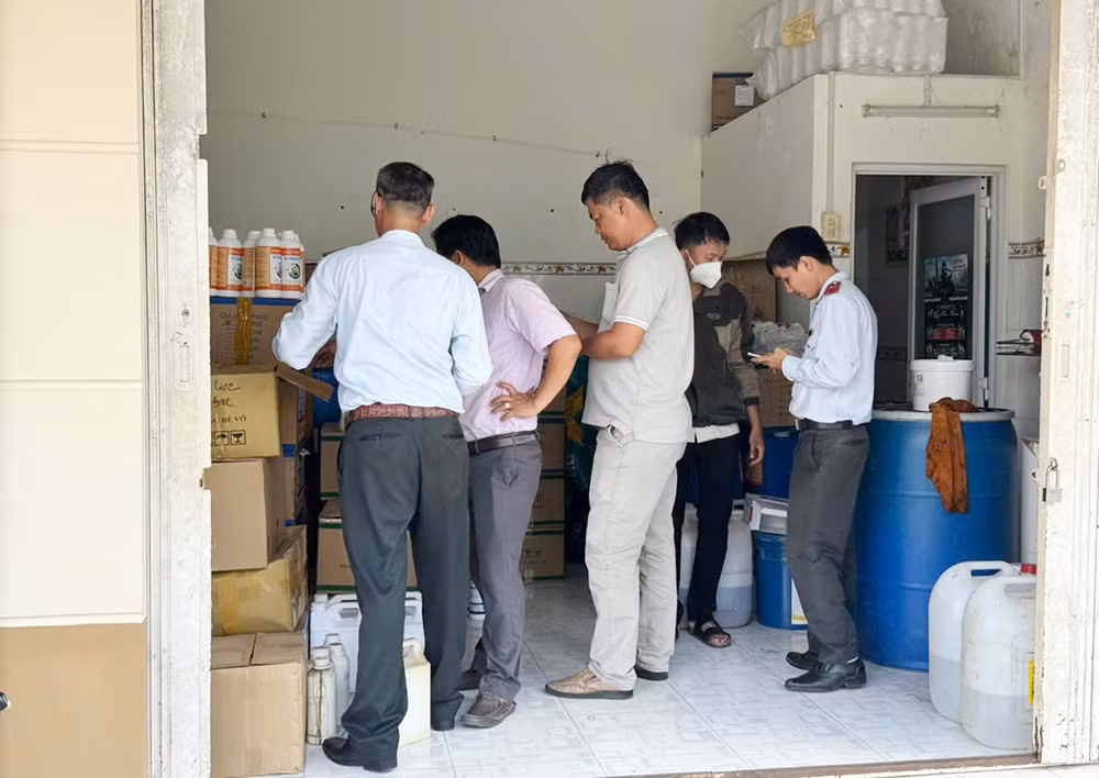 Phát hiện công ty sản xuất thuốc, thức ăn trong nuôi trồng thủy sản giả -0