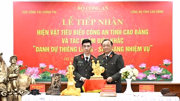 Bảo tàng CAND tiếp nhận nhiều hiện vật đặc biệt của Công an tỉnh Cao Bằng