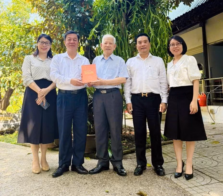 Xuất bản tuyển chọn bài viết của nguyên Chủ tịch nước Nguyễn Minh Triết -0