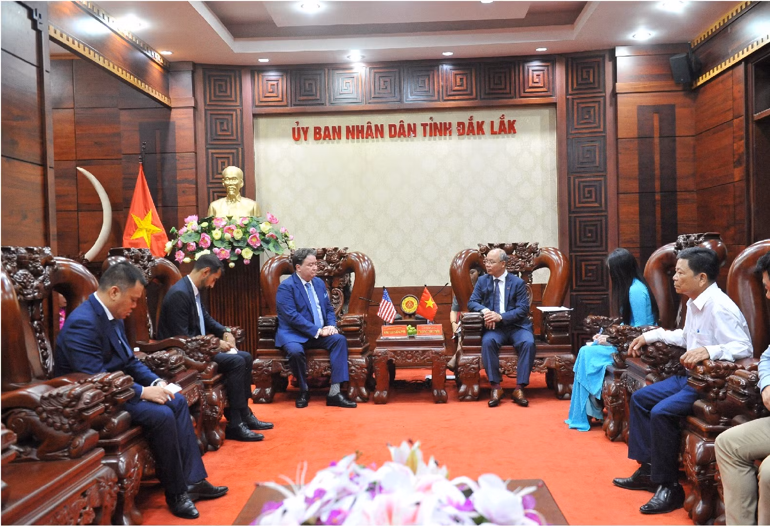 Lãnh đạo tỉnh Đắk Lắk tiếp Đại sứ Hoa Kỳ Marc Evans Knapper -0