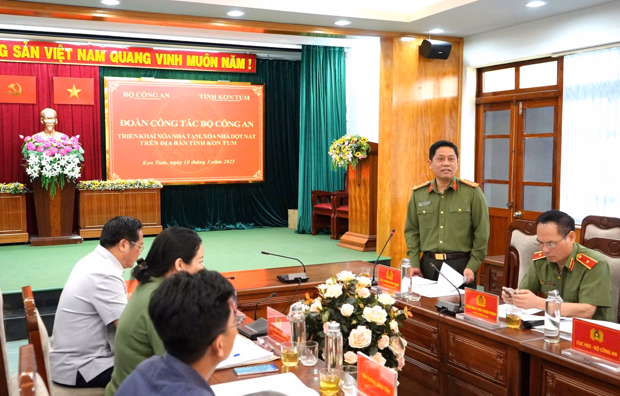 Bộ Công an hỗ trợ xây 1.400 căn nhà cho các hộ khó khăn trên địa bàn tỉnh Kon Tum -0