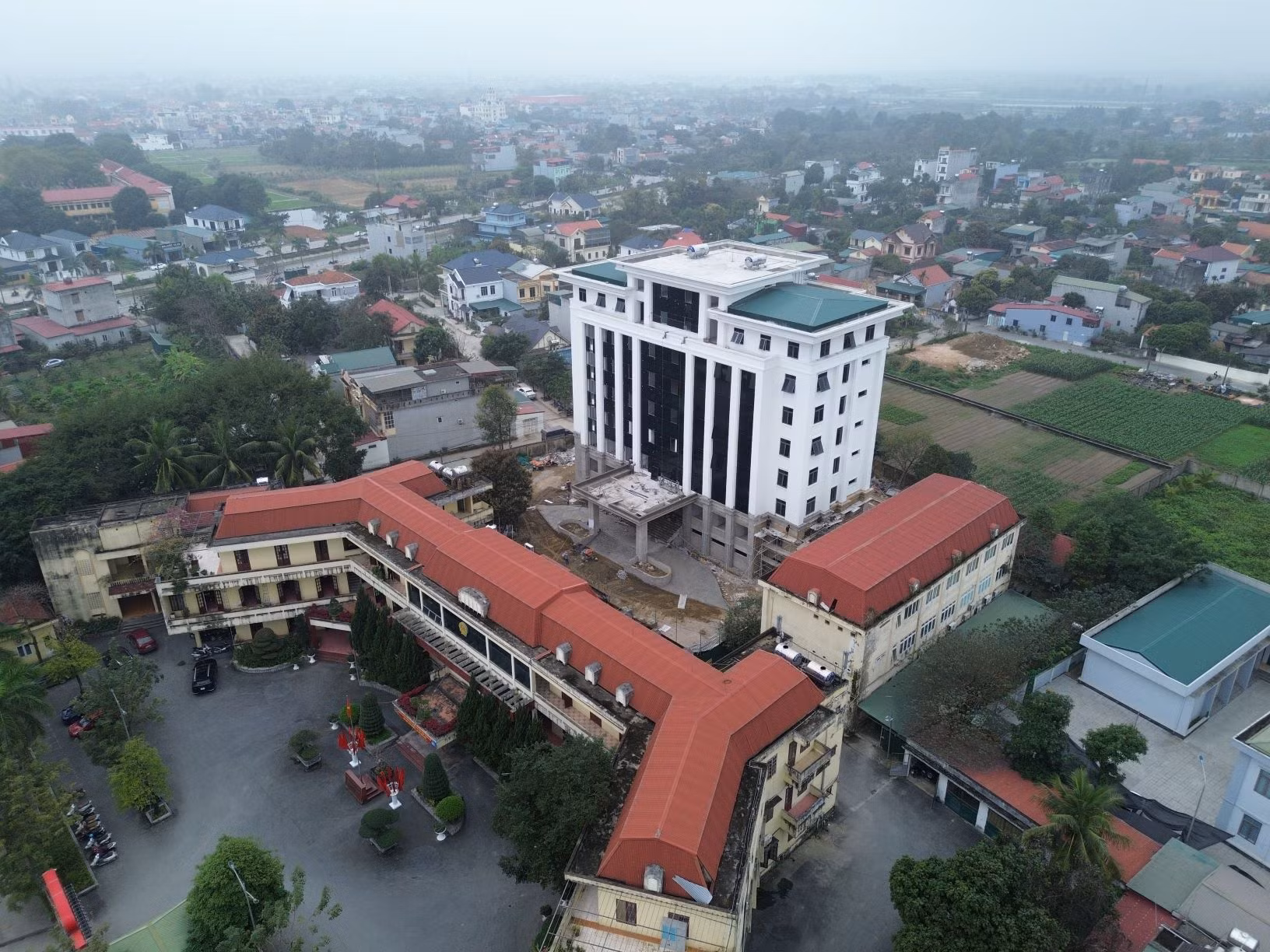 Cấp huyện gần giải thể vẫn tăng vốn gần 8 tỷ đồng xây dựng trụ sở -0