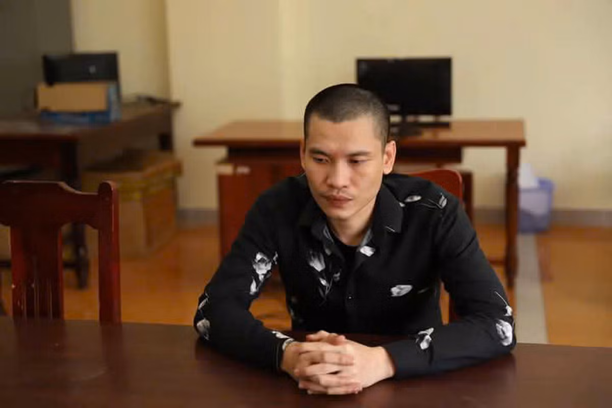 Vận động một đối tượng trốn nã ở Campuchia trở về đầu thú -0