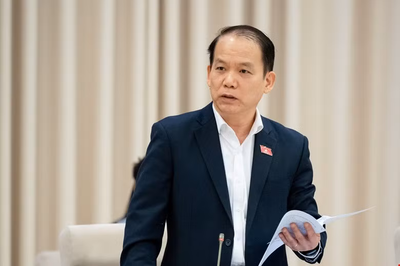 Cấp phép lái tàu, nên quy định trong luật hay phân cấp cho Bộ trưởng Bộ Xây dựng? -0