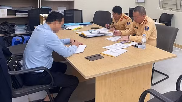 Xử lý ô tô vi phạm giao thông, Cảnh sát phát hiện biển giả
