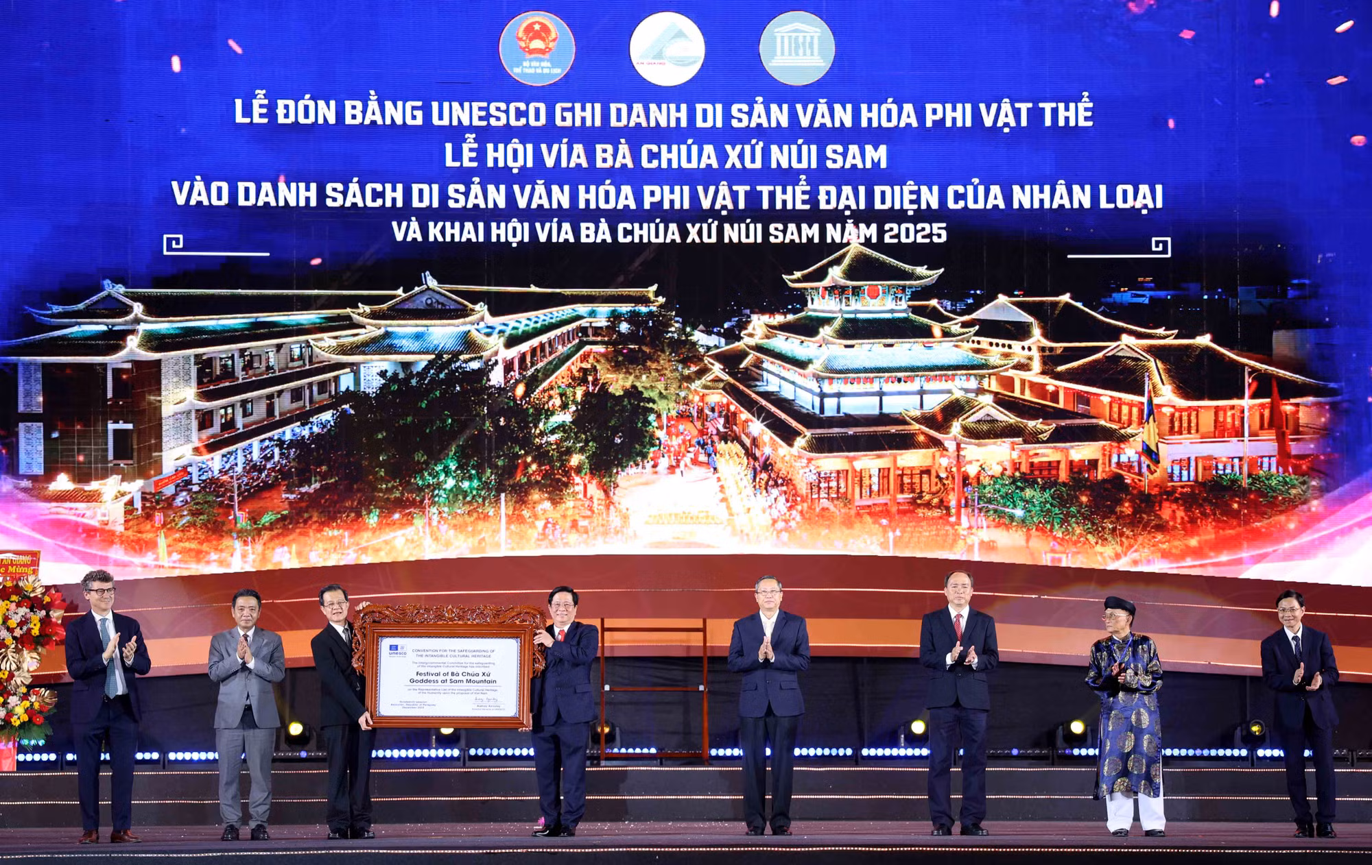 Lễ đón bằng UNESCO ghi danh Lễ hội Vía Bà Chúa Xứ núi Sam vào danh sách Di sản văn hóa phi vật thể đại diện của nhân loại -0