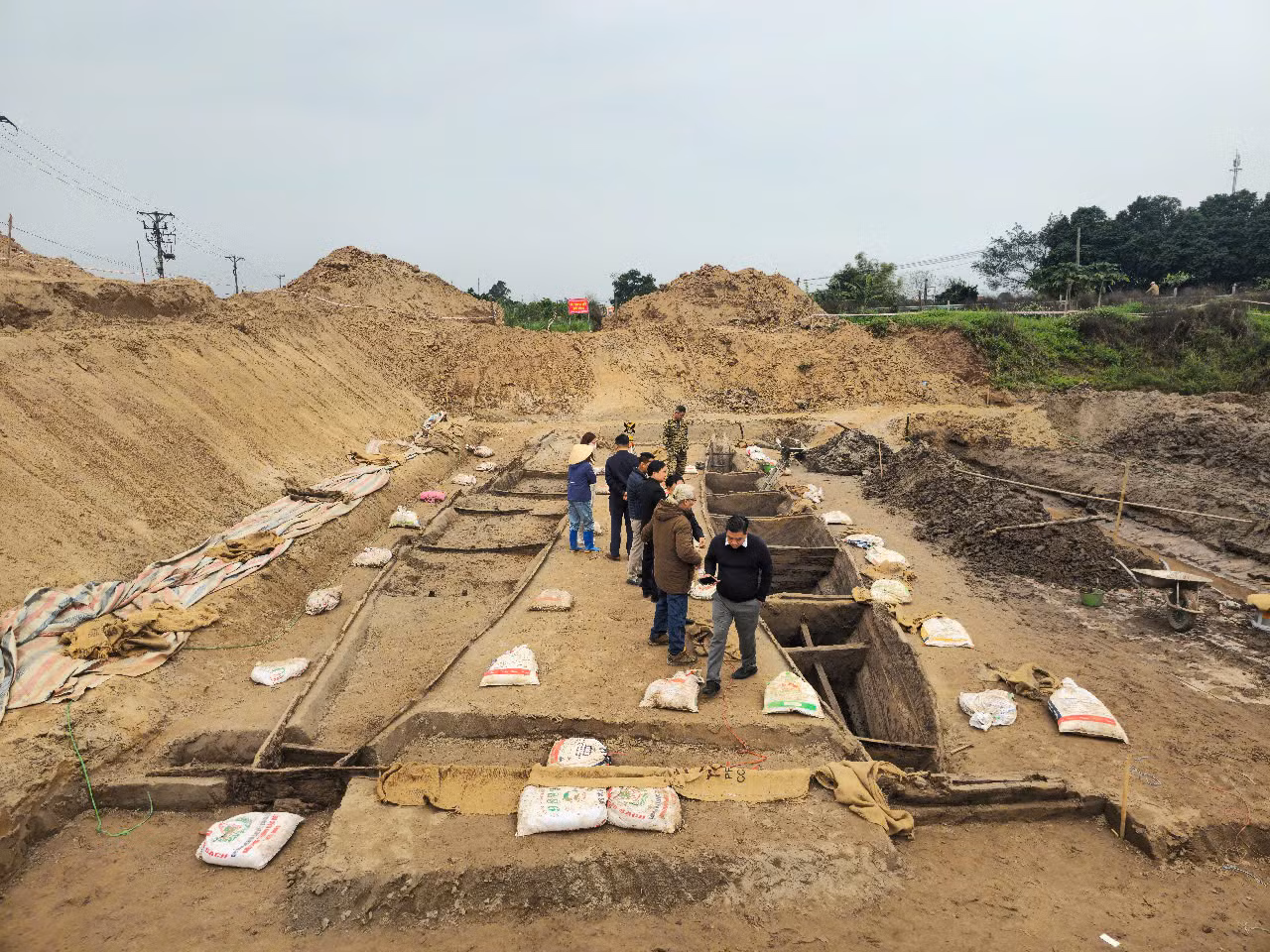 Chưa xác định 2 con thuyền khai quật ở Bắc Ninh có liên quan đến thành Luy Lâu -2