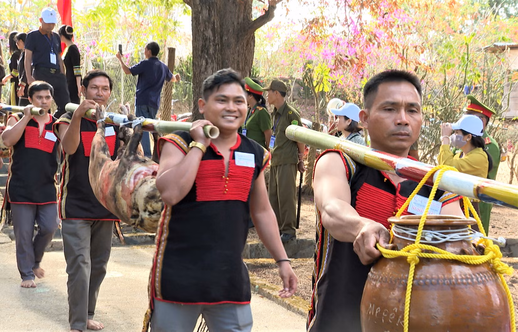 Độc đáo Lễ cúng sức khỏe cho voi -0